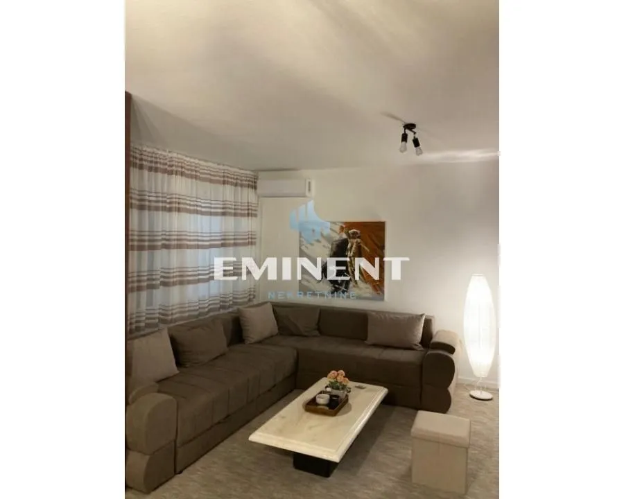 Izdavanje, trosoban stan, 90m², Novi Beograd Sve Podlokacije, Beograd