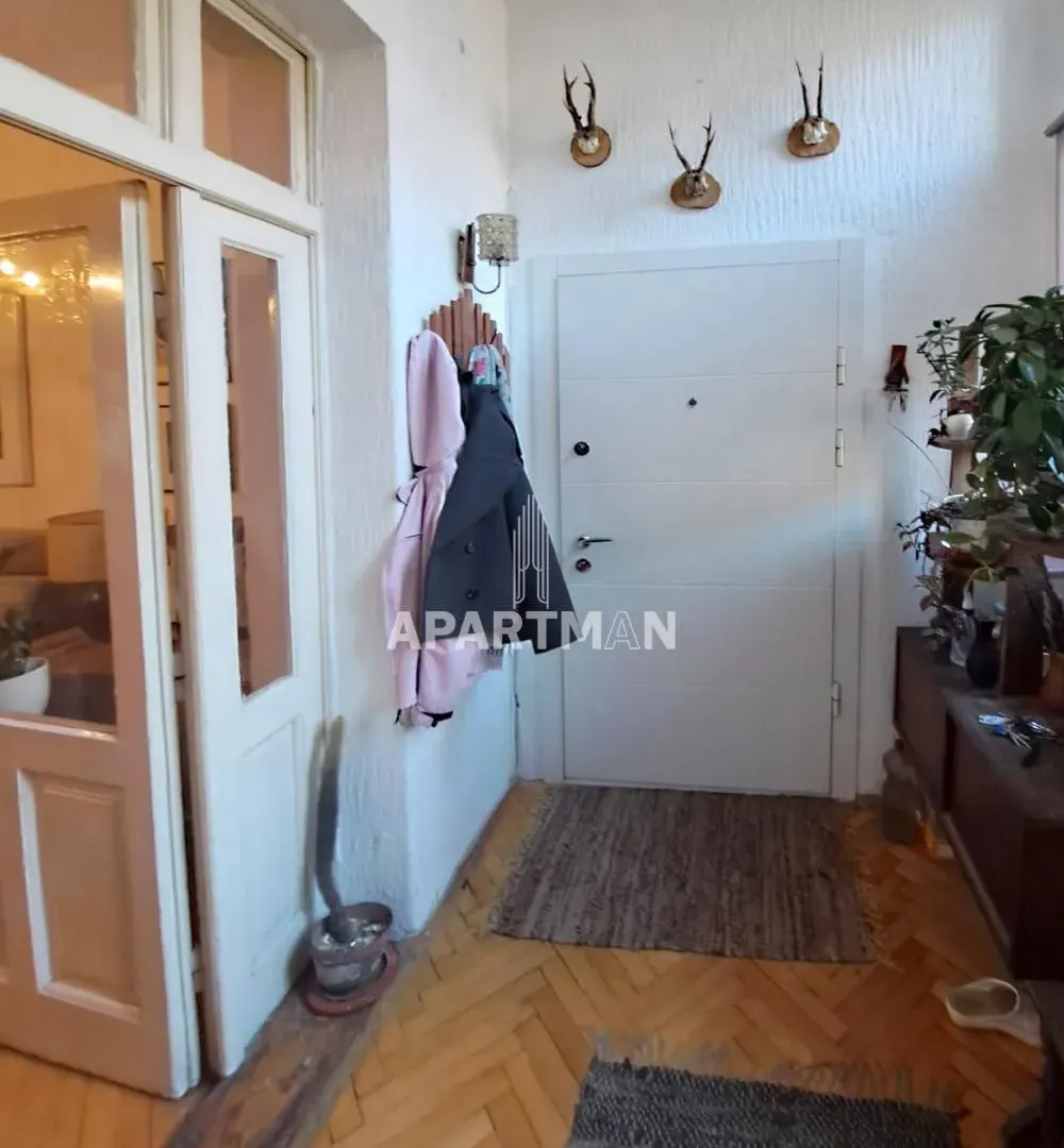 Sale, three bedroom apartment, 74m², Kalenić Pijaca, Vračar Sve Podlokacije