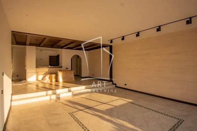 Sale, four bedroom apartment, 150m², Kalenić Pijaca, Vračar Sve Podlokacije