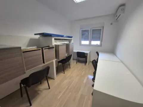 Izdavanje, poslovni prostor, 75m², City Kvart, Podgorica - image 8