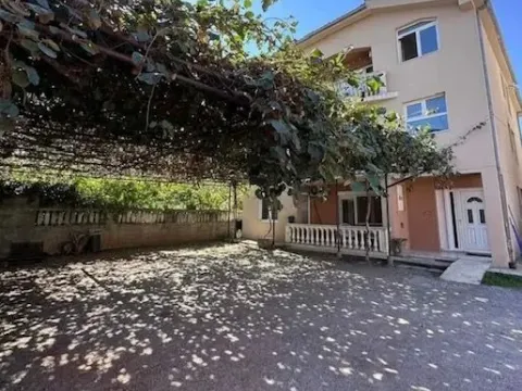 Rent, two bedroom apartment, 100m², Tološi, Podgorica - image 2