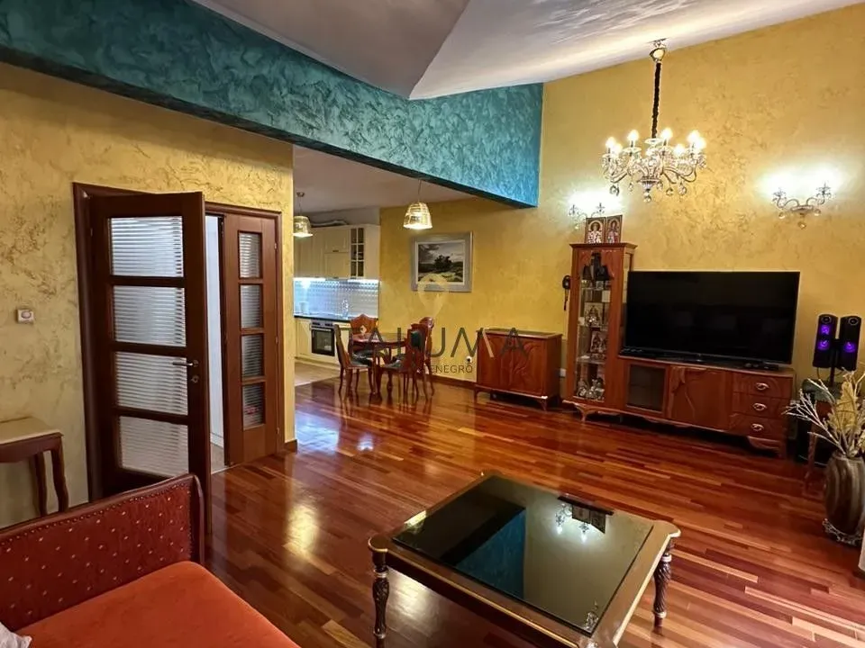 Prodaja, dvosoban stan, 90m², Gorica C, Podgorica