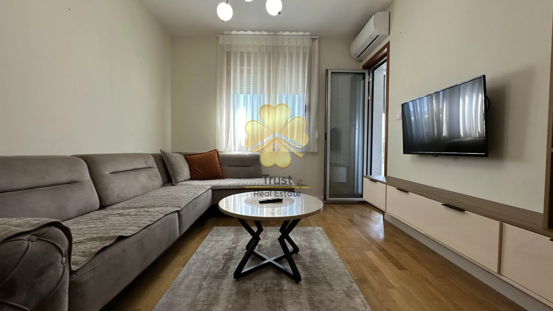 Izdavanje, jednosoban stan, 40m², Pobrežje, Podgorica