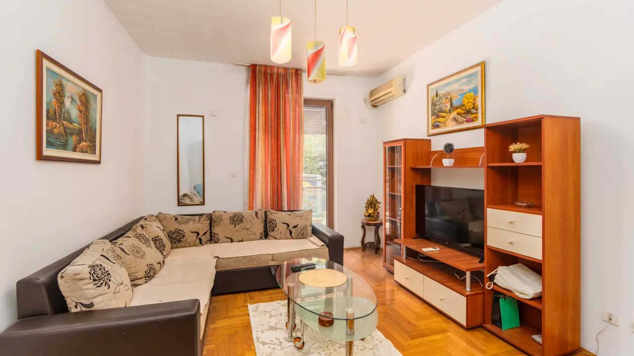 Izdavanje, jednosoban stan, 54m², Preko Morače, Podgorica