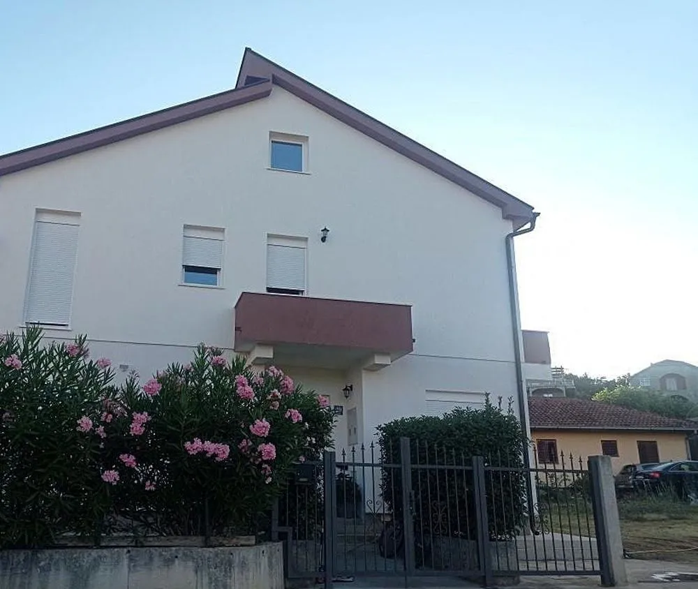House 151 m² on a 495 m² plot, 4 bedrooms, pellet heating, 5 parking spaces — Podi, Herceg Novi 2