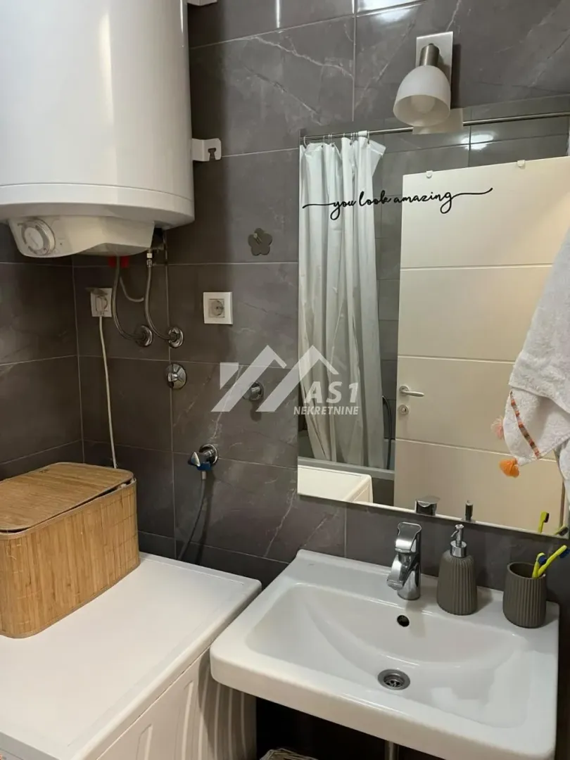 Izdavanje, jednosoban stan, 37m², Sajam, Novi Sad Sve Podlokacije