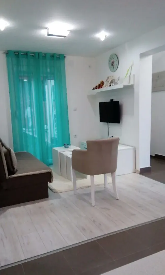 Izdavanje, jednosoban stan, 32m², Gruda, Cetinje
