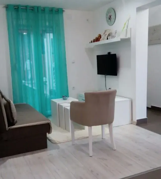 Izdavanje, jednosoban stan, 32m², Gruda, Cetinje