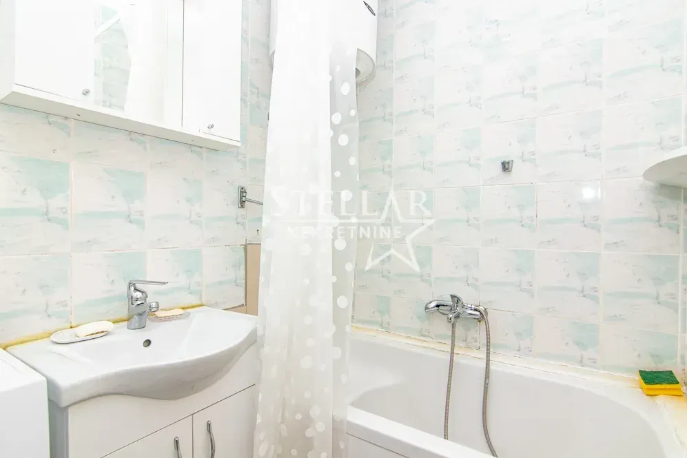 Prodaja, trosoban stan, 90m², Centar, Budva