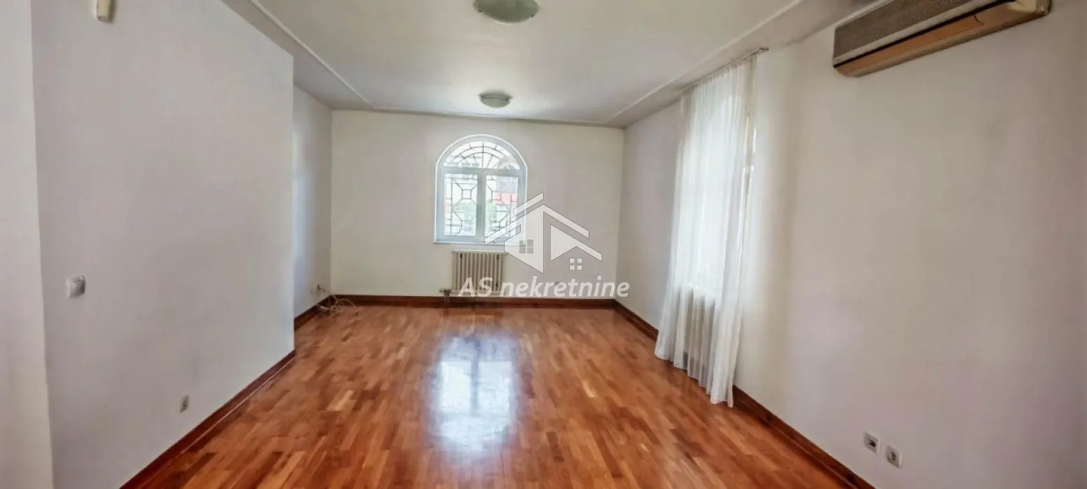 Rent, four bedroom apartment, 150m², Savski Venac, Beograd