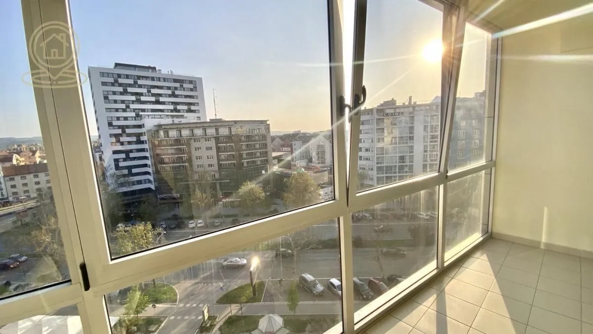 Izdavanje, trosoban stan, 80m², Stari grad, Novi Sad