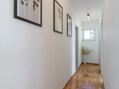 Izdavanje, dvosoban stan, 50m², Bečići, Budva - image 8