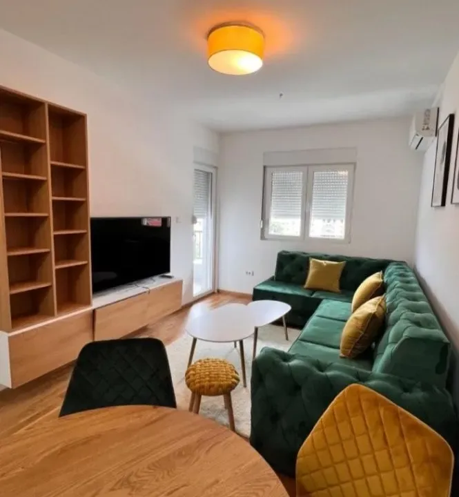 Izdavanje, jednosoban stan, 45m², Stari Aerodrom, Podgorica