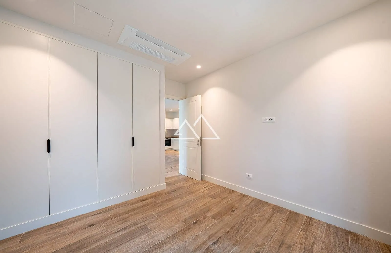 Prodaja, jednosoban stan, 65m², Luštica Bay, Tivat