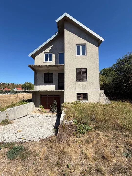 Prodaja, kuća, 166m², Centar, Nikšić