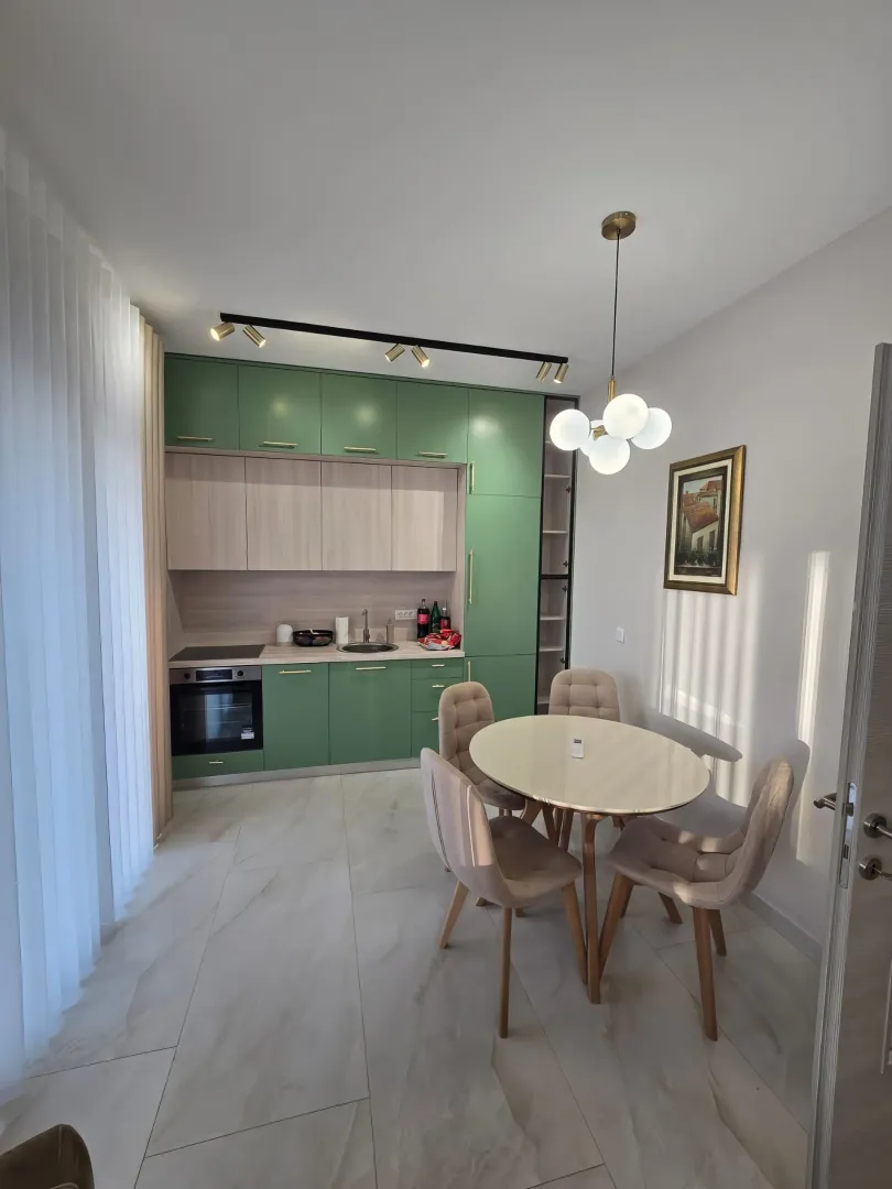 Izdavanje, dvosoban stan, 70m², Pod Kuk, Tivat