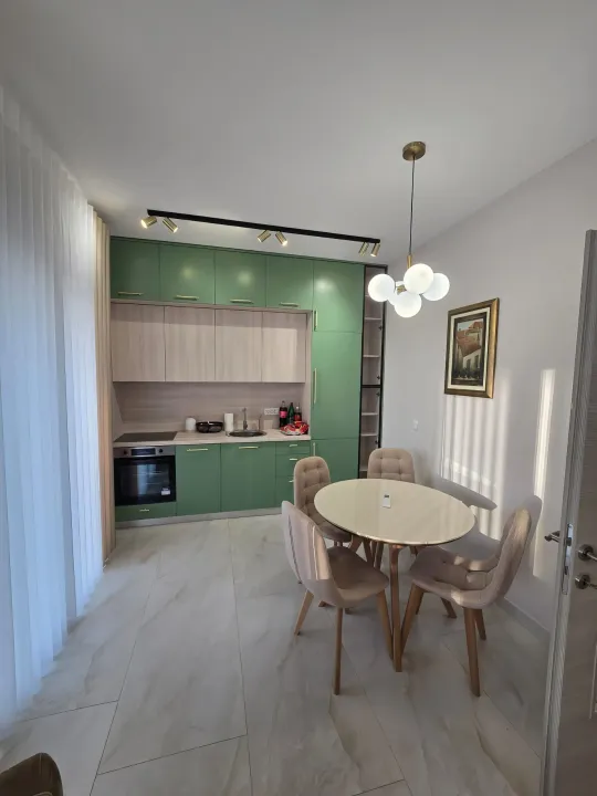 Izdavanje, dvosoban stan, 70m², Pod Kuk, Tivat