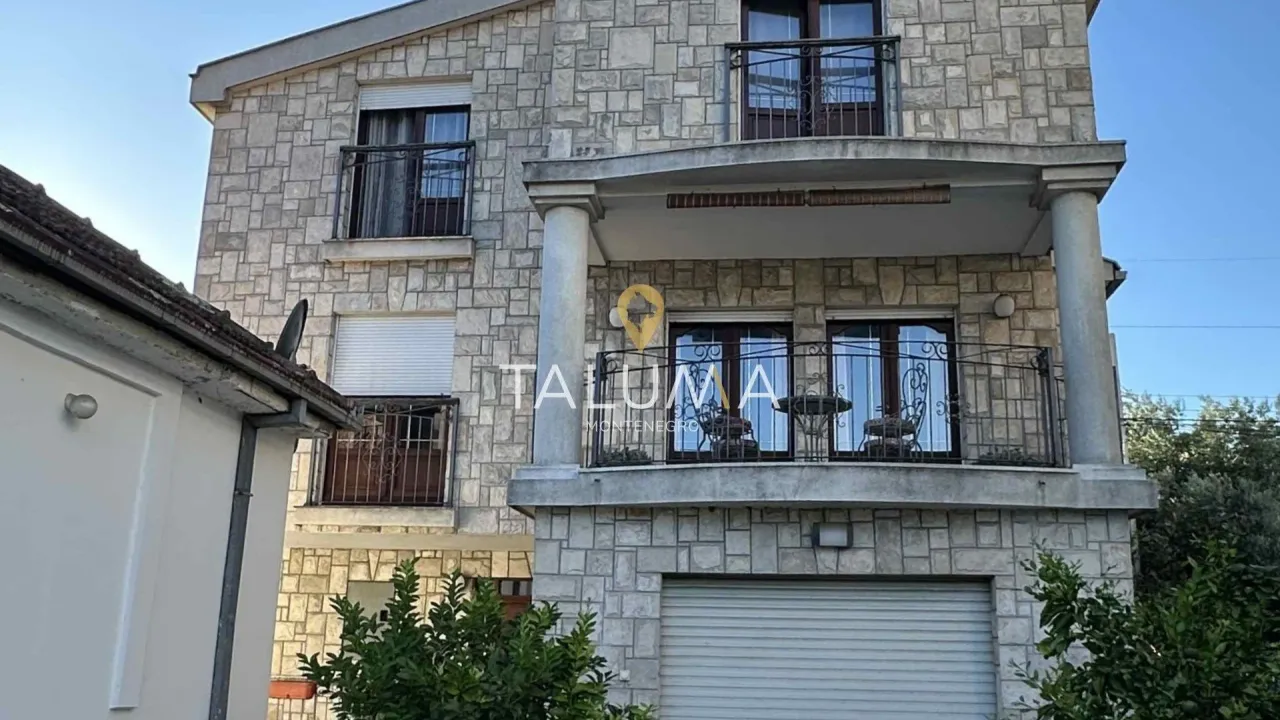 Prodaja, kuća, 270m², Gorica C, Podgorica