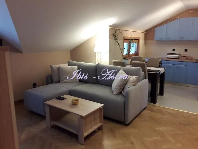 Rent, four bedroom apartment, 83m², Stari Grad, Beograd