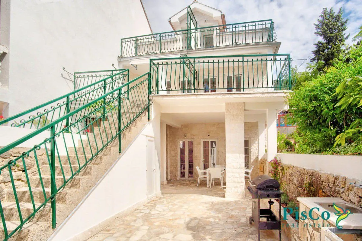 Sale, four bedroom apartment, 200m², Herceg Novi, Crna Gora