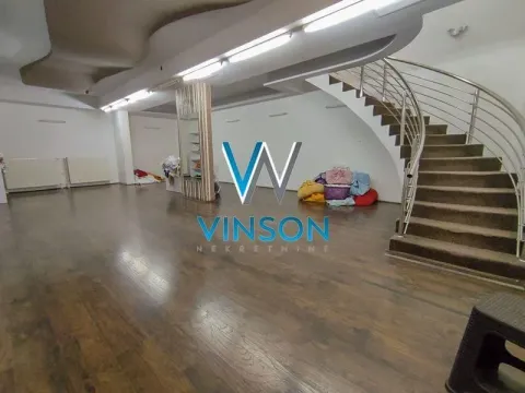 Izdavanje, poslovni prostor, 199m², Centar, Novi Sad