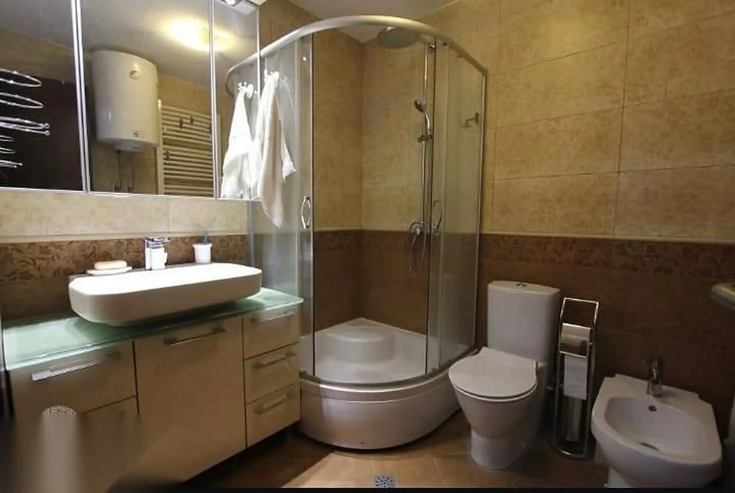Prodaja, trosoban stan, 95m², Dobrota, Kotor