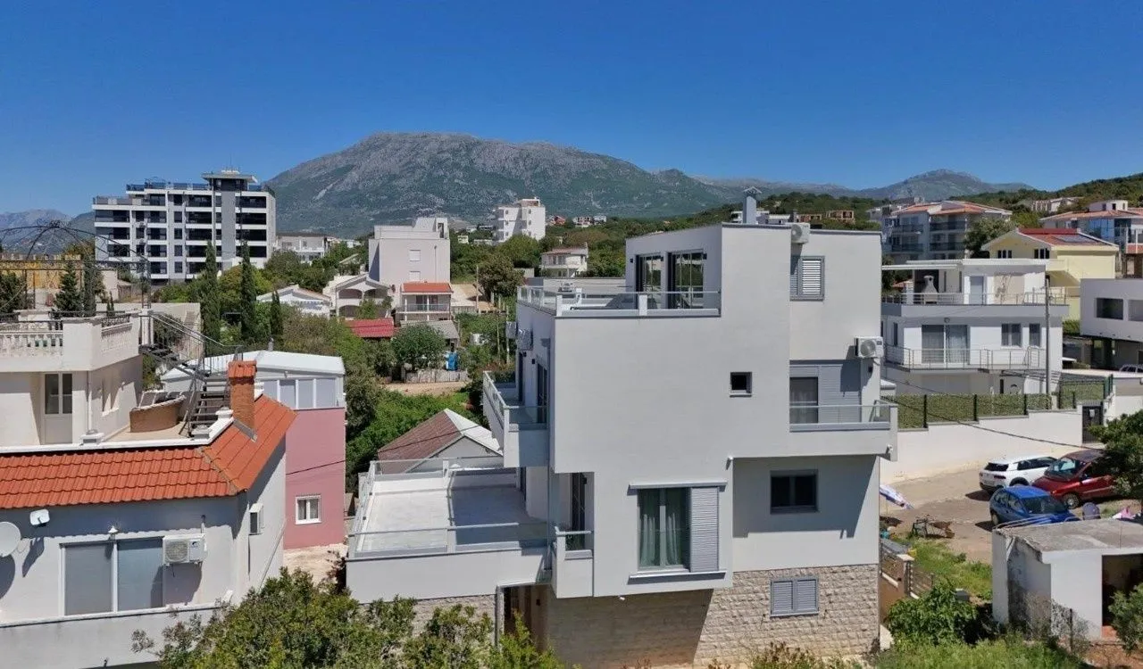Prodaja, kuća, 272m², Utjeha, Bar