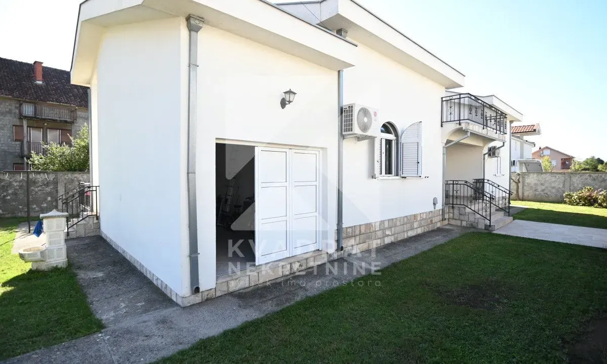 Rent, house, 400m², Zlatica, Podgorica