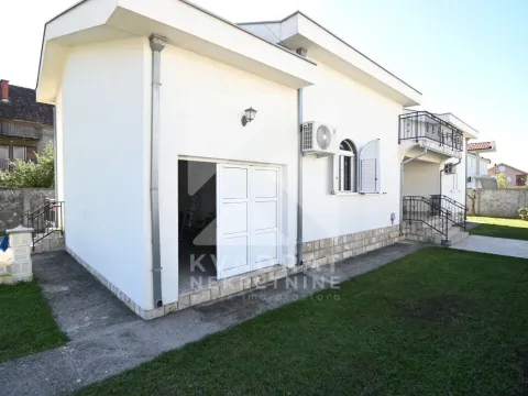Rent, house, 400m², Zlatica, Podgorica - image 1