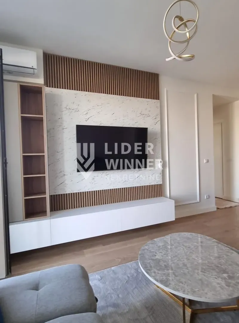 Izdavanje, dvosoban stan, 53m², Savski Venac, Beograd