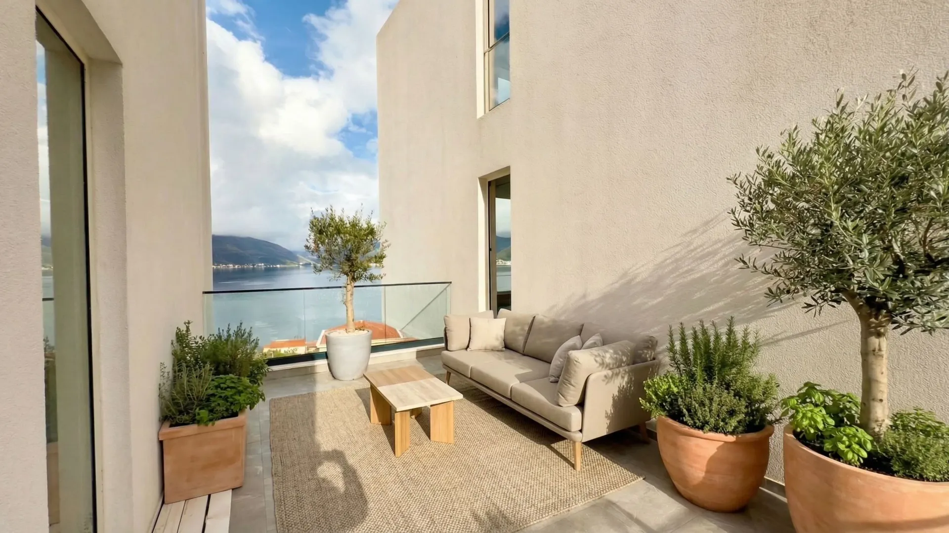Prodaja, dvosoban stan, 119m², Krašići, Tivat