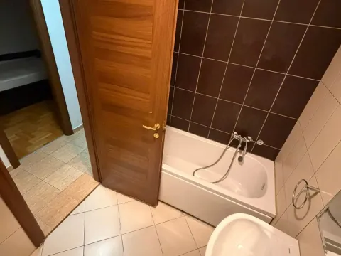 Rent, two bedroom apartment, 84m², City Kvart, Podgorica - image 9