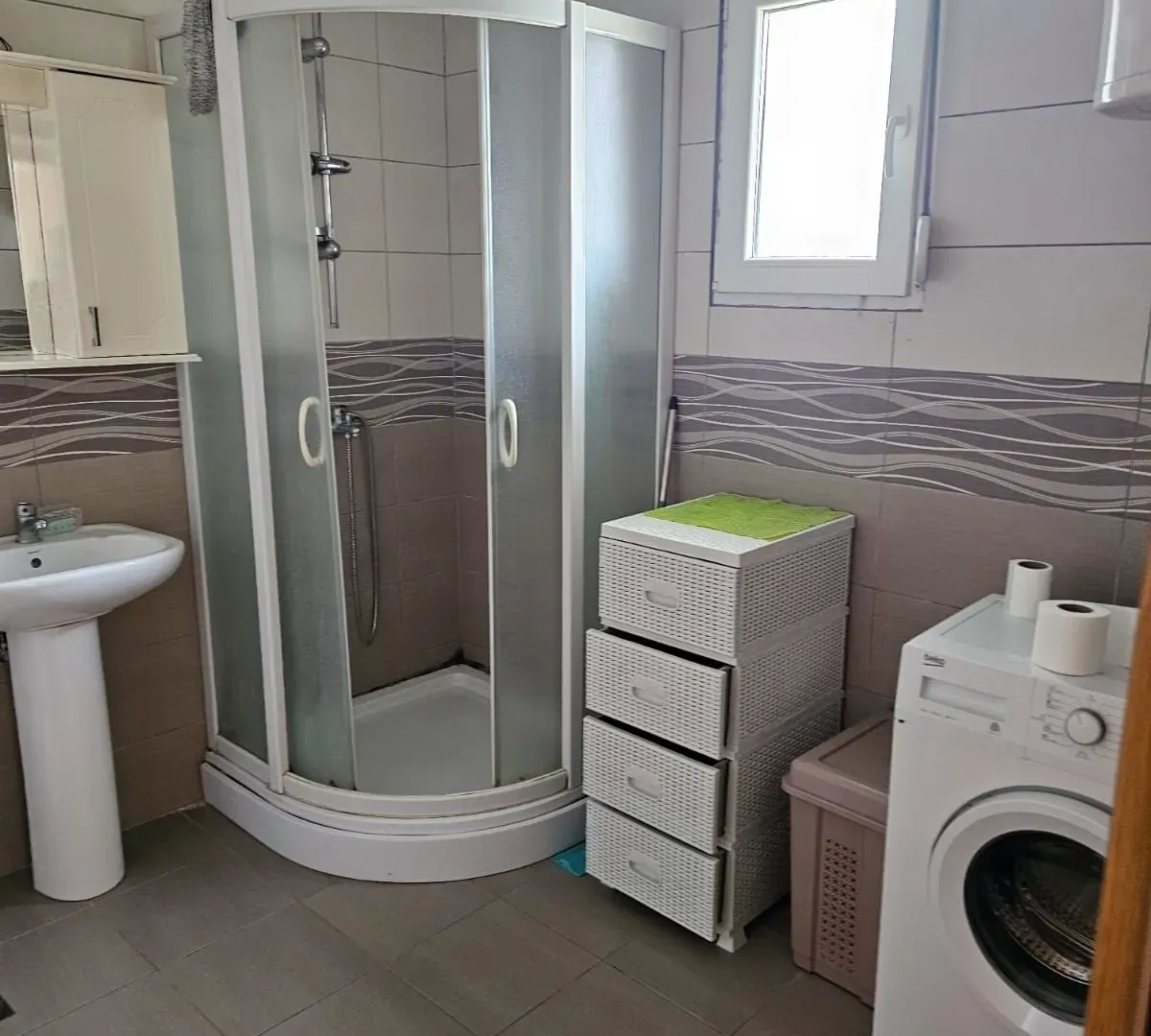 Izdavanje, dvosoban stan, 50m², Stari Aerodrom, Podgorica