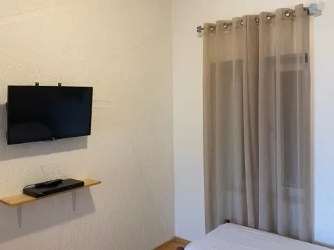 Izdavanje, kuća, 120m², Nalježići, Kotor - image 11