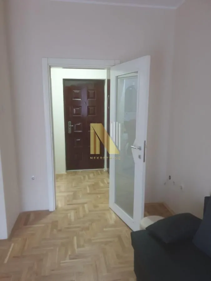 Izdavanje, garsonjera, 31m², Bulevar Evrope, Novi Sad Sve Podlokacije