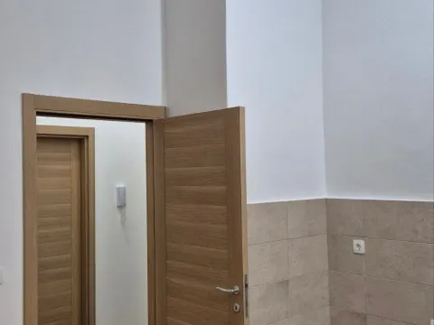 Prodaja, jednosoban stan, 40m², Stari Aerodrom, Podgorica - image 12