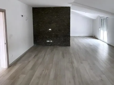 Izdavanje, trosoban stan, 110m², Karaburško Polje, Podgorica - image 4