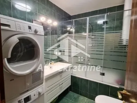 Izdavanje, trosoban stan, 78m², Vračar Hram, Vračar Sve Podlokacije - image 10