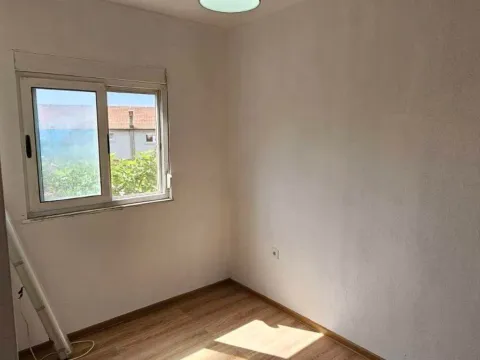 Izdavanje, dvosoban stan, 70m², Podgorica, Crna Gora