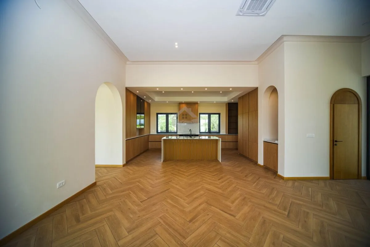 Izdavanje, kuća, 350m², Tuzi, Podgorica
