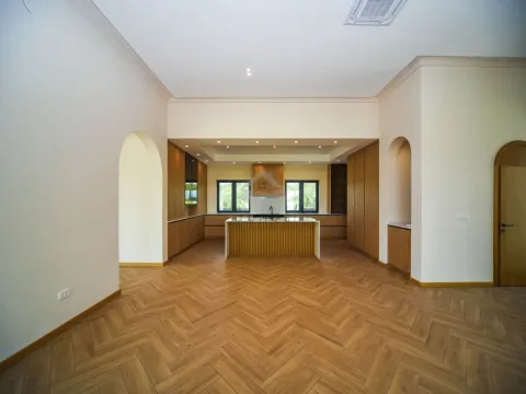 Izdavanje, kuća, 350m², Tuzi, Podgorica - image 12