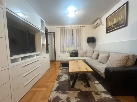 Prodaja, jednosoban stan, 44m², Stari Aerodrom, Podgorica - image 1