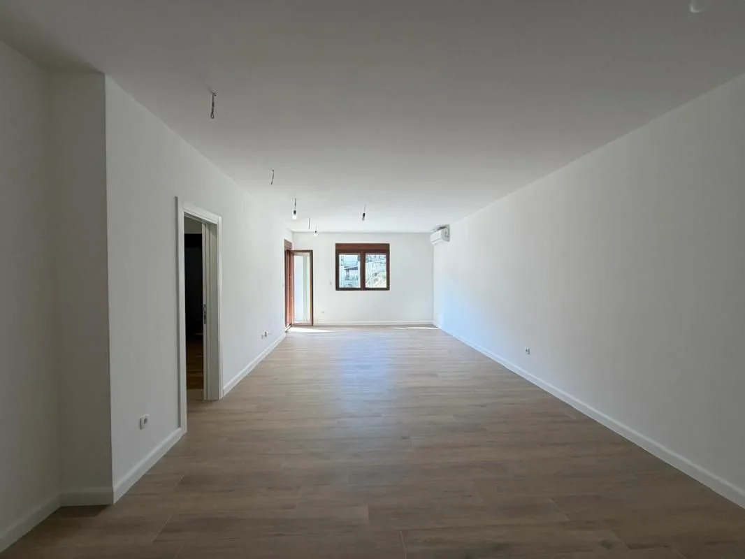 Prodaja, dvosoban stan, 69m², Dobrota, Kotor