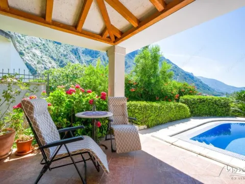 Sale, house, 305m², Orahovac, Kotor - image 9