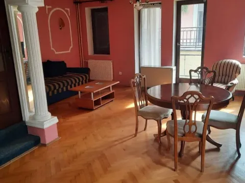 Kuća in Zemun Sve Podlokacije