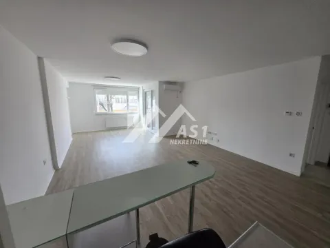 Rent, four bedroom apartment, 105m², Sajam, Novi Sad Sve Podlokacije - image 2