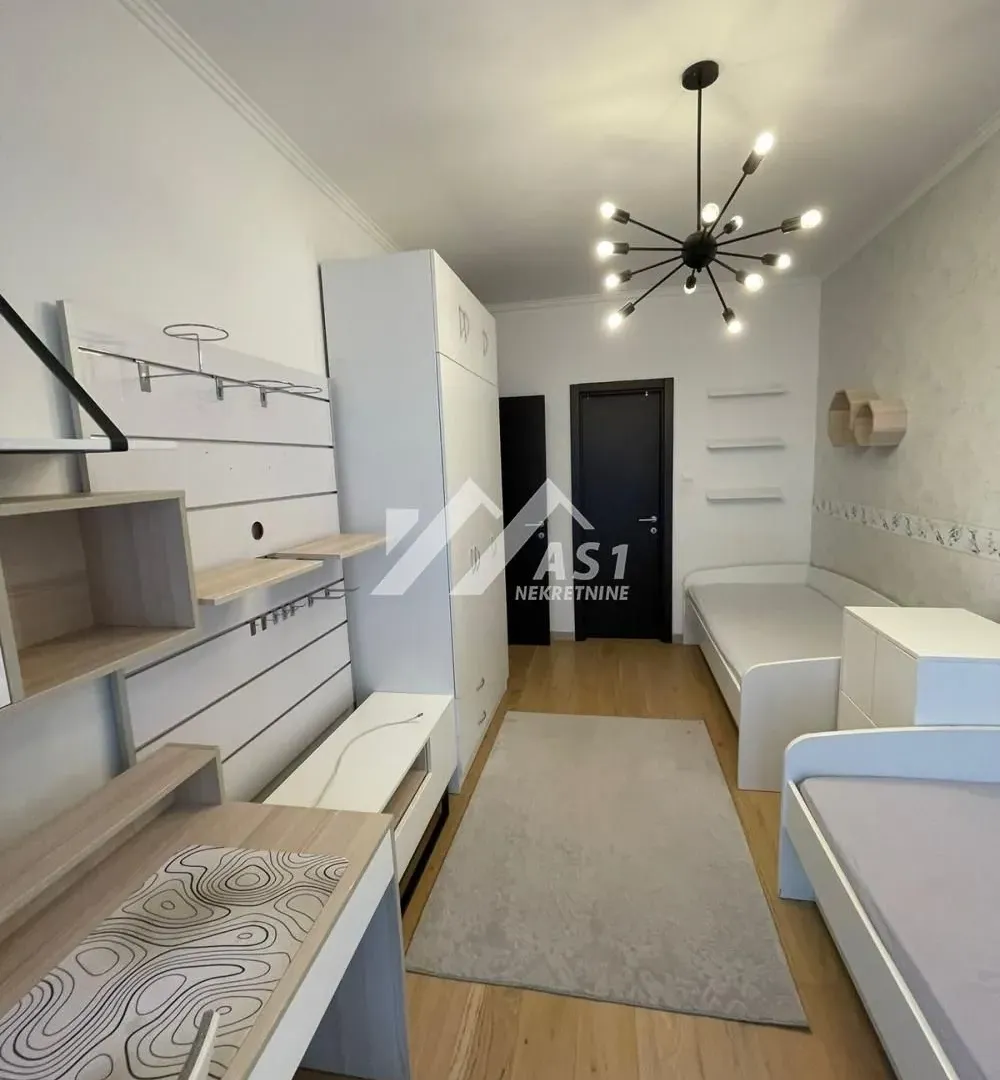 Izdavanje, trosoban stan, 105m², Adamovićevo Naselje, Novi Sad Sve Podlokacije