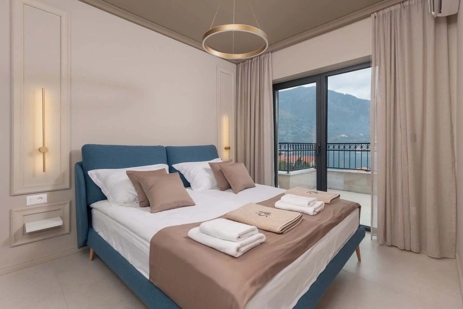 Prodaja, trosoban stan, 204m², Kotor, Crna Gora