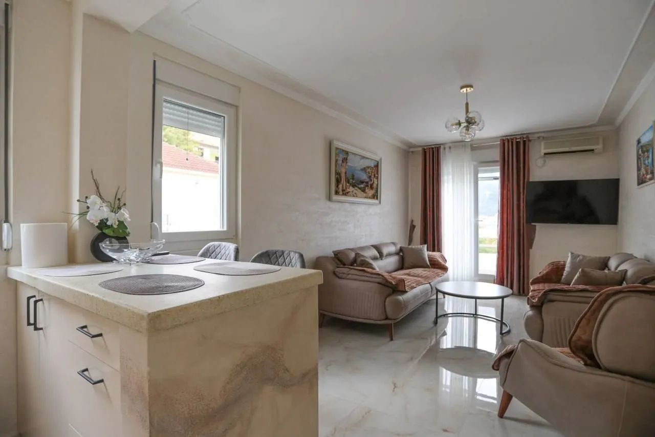 Rent, one bedroom apartment, 50m², Centar, Budva