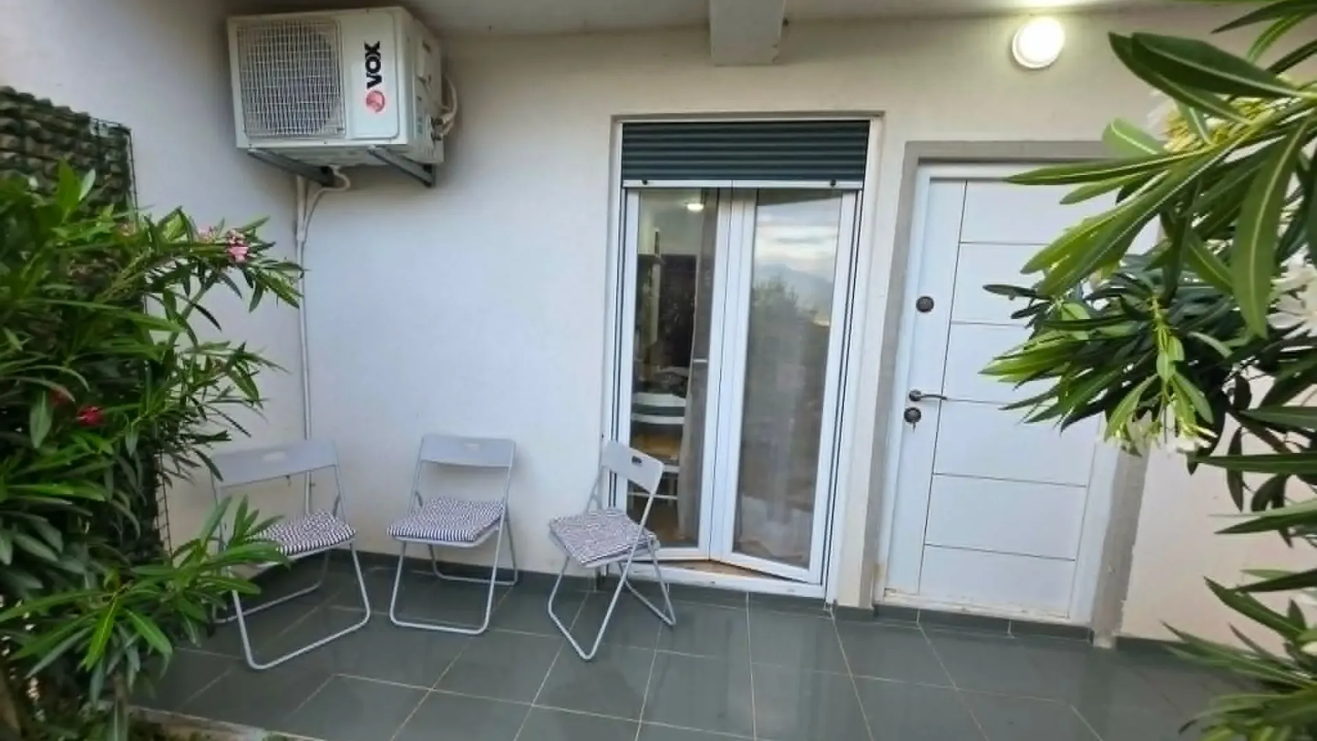 Izdavanje, jednosoban stan, 30m², Đenovići, Herceg Novi